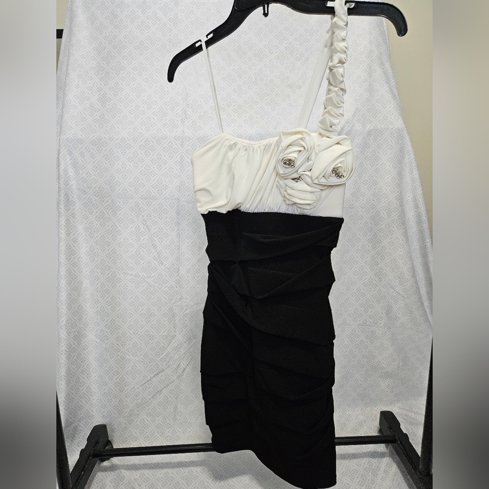 One shoulder black n white dress